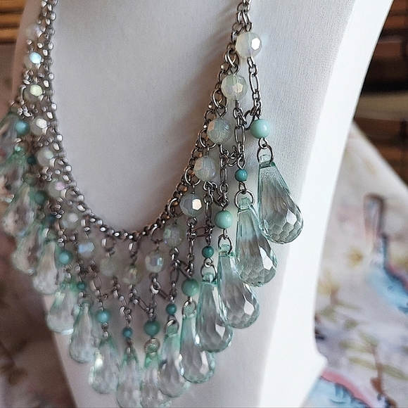 Acrylic Lucite Faceted Teardrop Glass Opaque Seafoam Necklace Silver Tone EUC - Picture 8 of 11